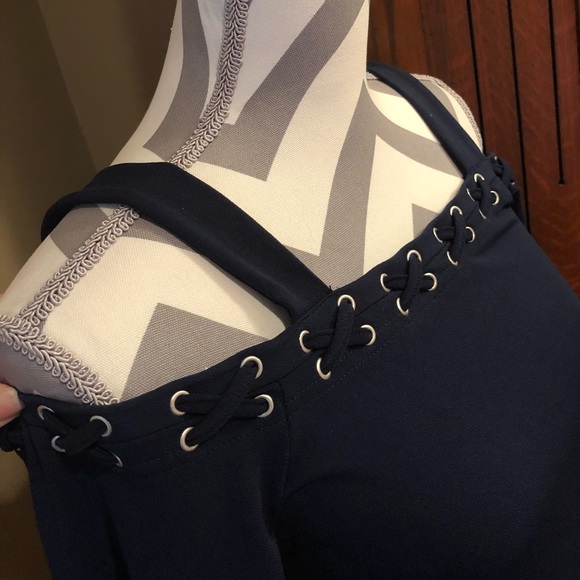 Off The Shoulder Grommeted Jersey Dress - Picture 4 of 5